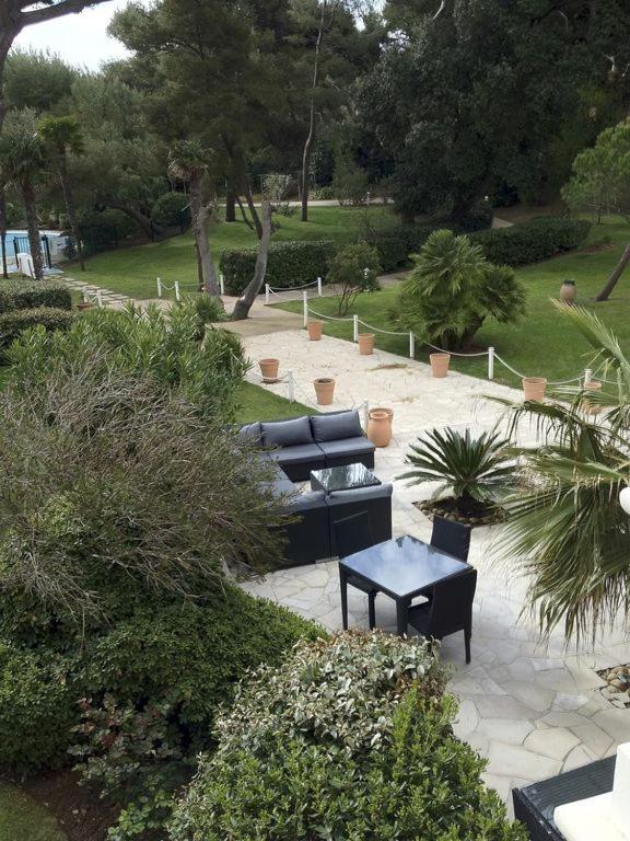 Badine Beach 5P Plage Piscine Balneo Clim Jardin Exotique Hyeres Exterior photo