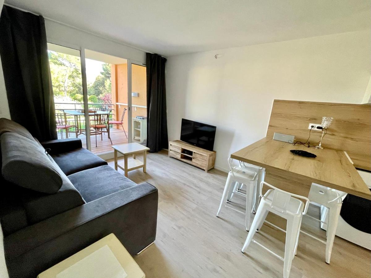 Badine Beach 5P Plage Piscine Balneo Clim Jardin Exotique Hyeres Exterior photo