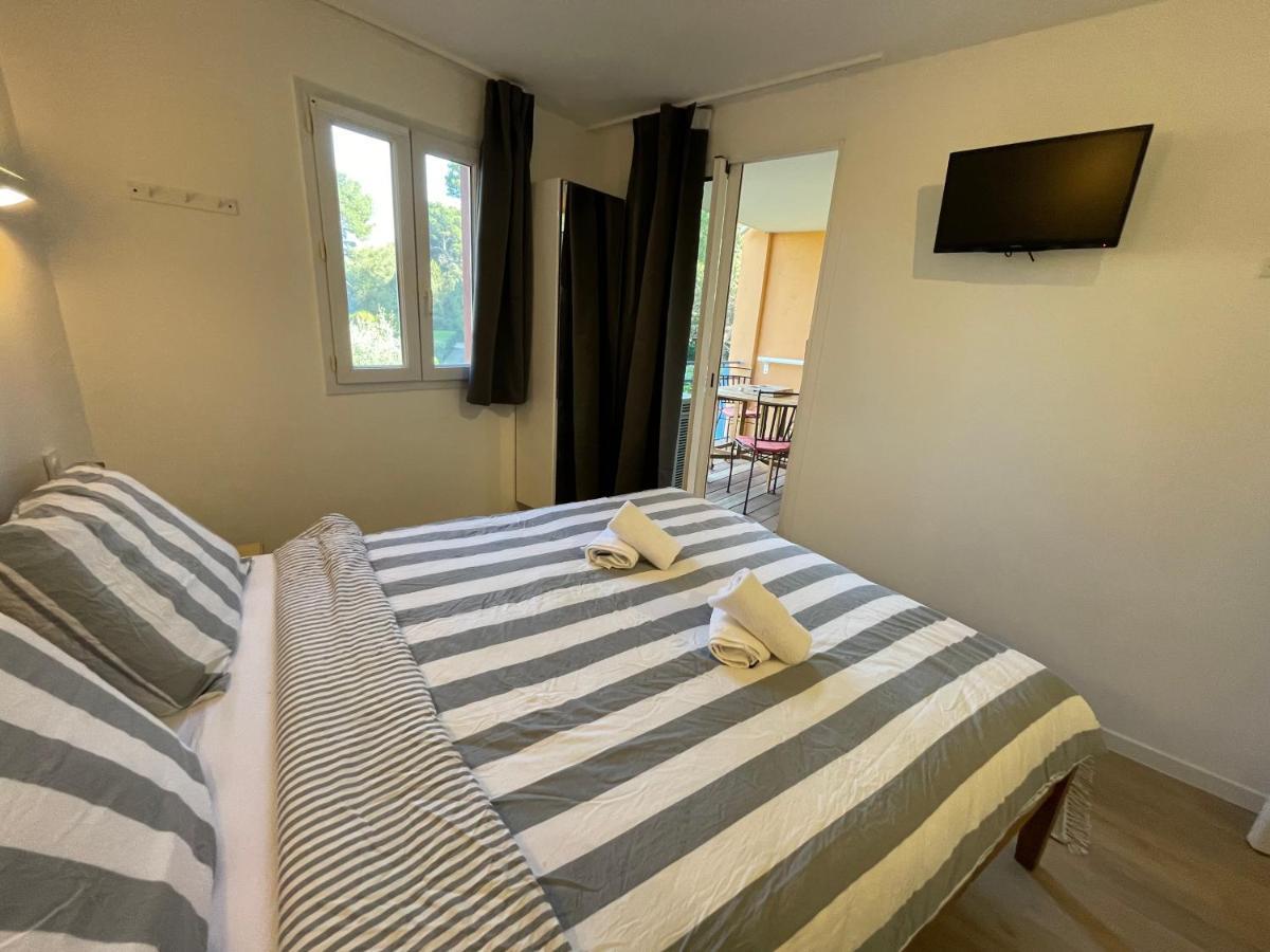 Badine Beach 5P Plage Piscine Balneo Clim Jardin Exotique Hyeres Exterior photo