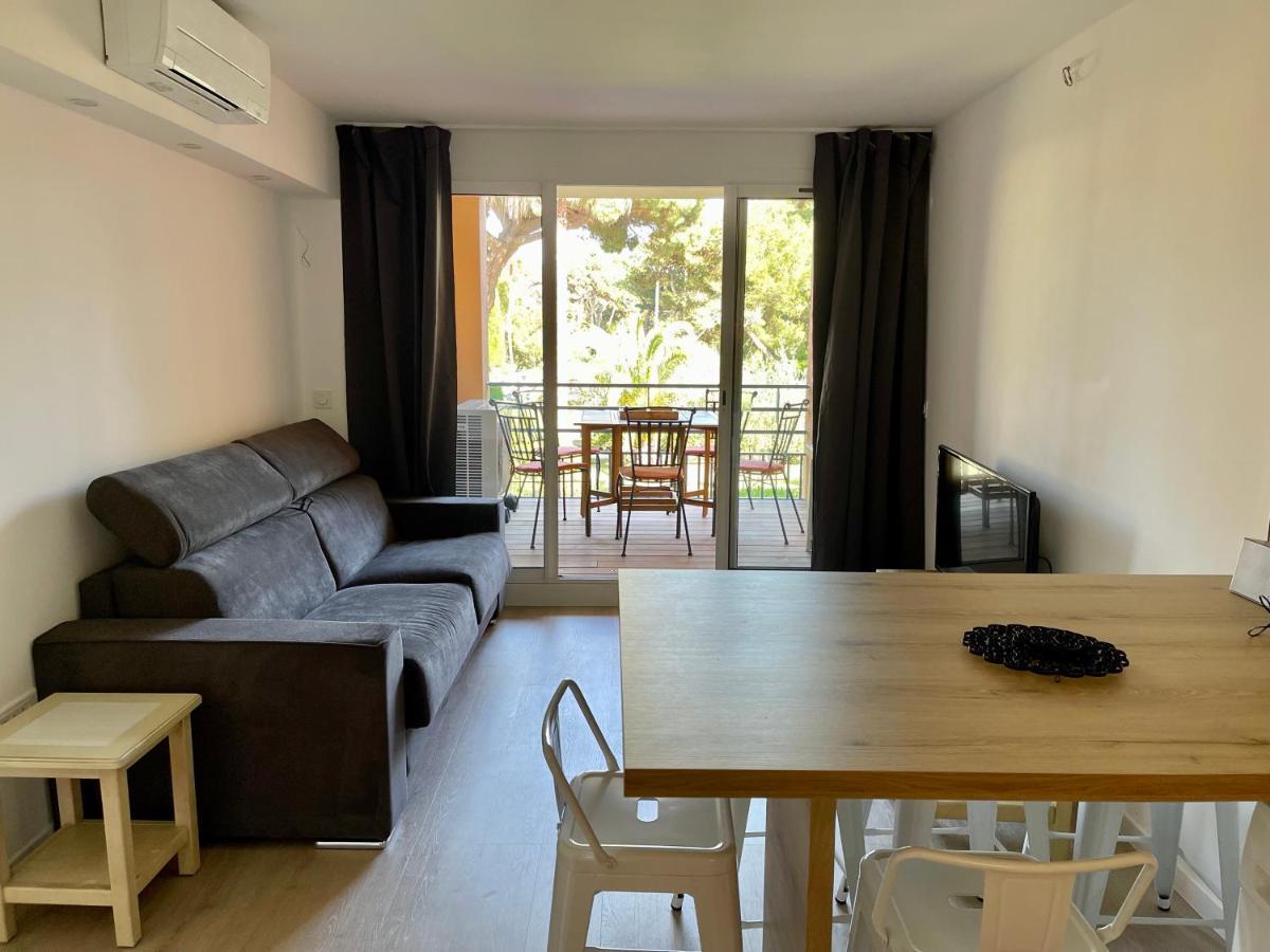 Badine Beach 5P Plage Piscine Balneo Clim Jardin Exotique Hyeres Exterior photo