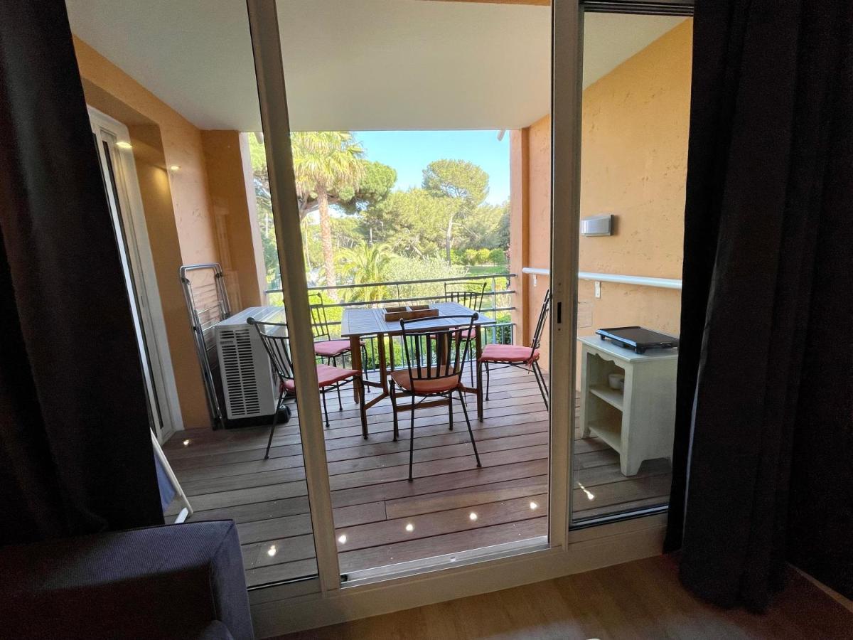 Badine Beach 5P Plage Piscine Balneo Clim Jardin Exotique Hyeres Exterior photo