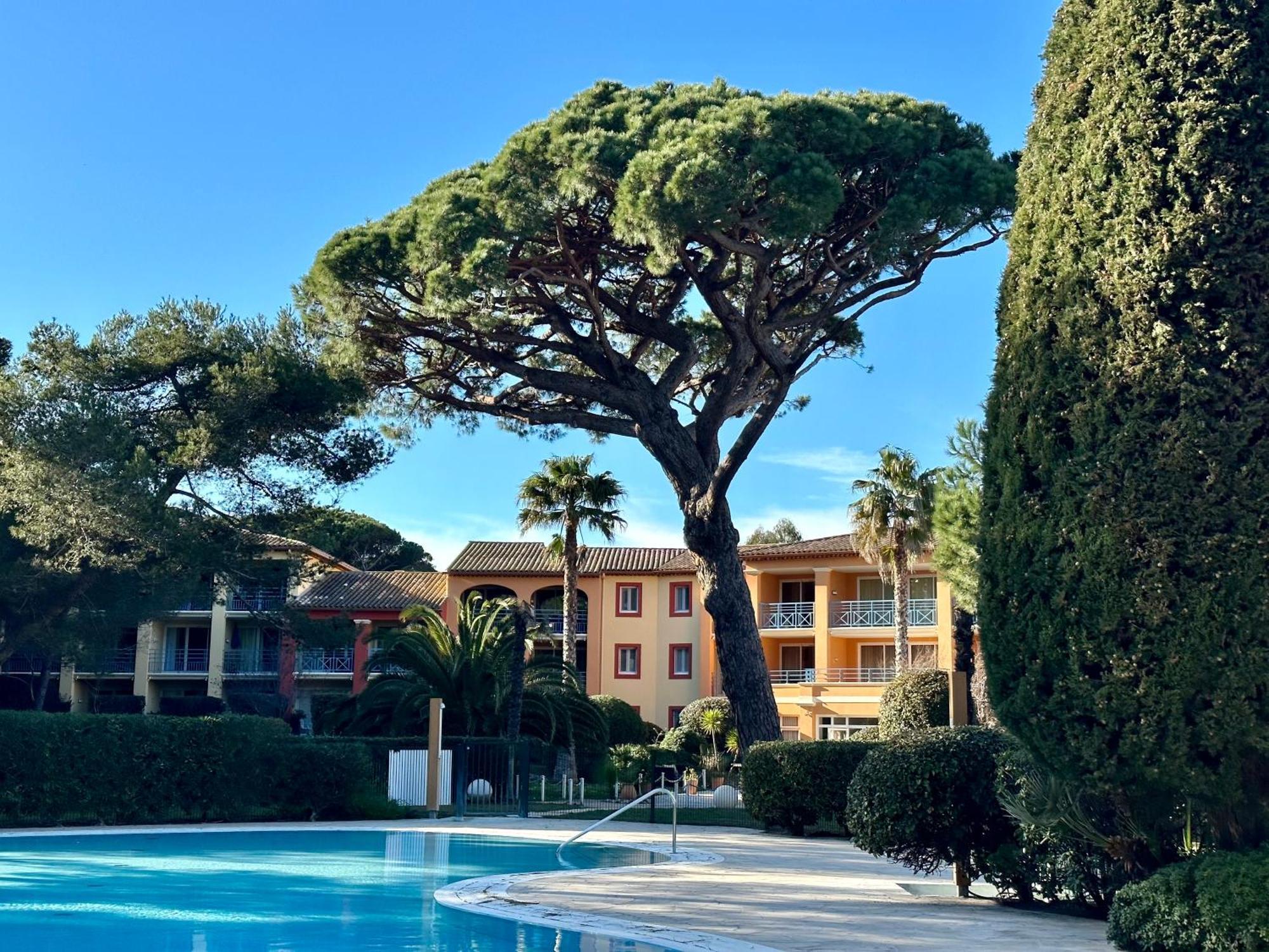 Badine Beach 5P Plage Piscine Balneo Clim Jardin Exotique Hyeres Exterior photo