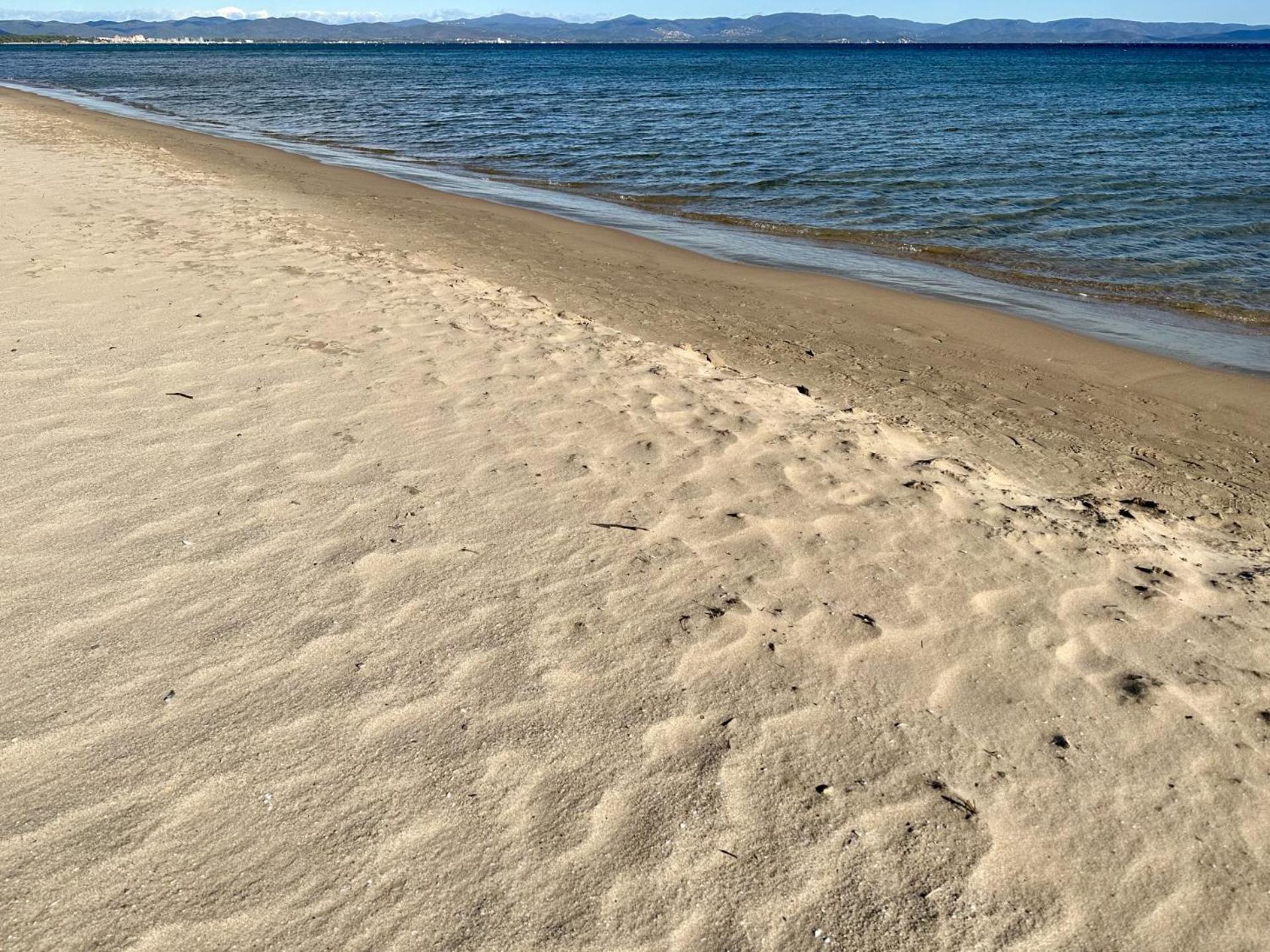 Badine Beach 5P Plage Piscine Balneo Clim Jardin Exotique Hyeres Exterior photo