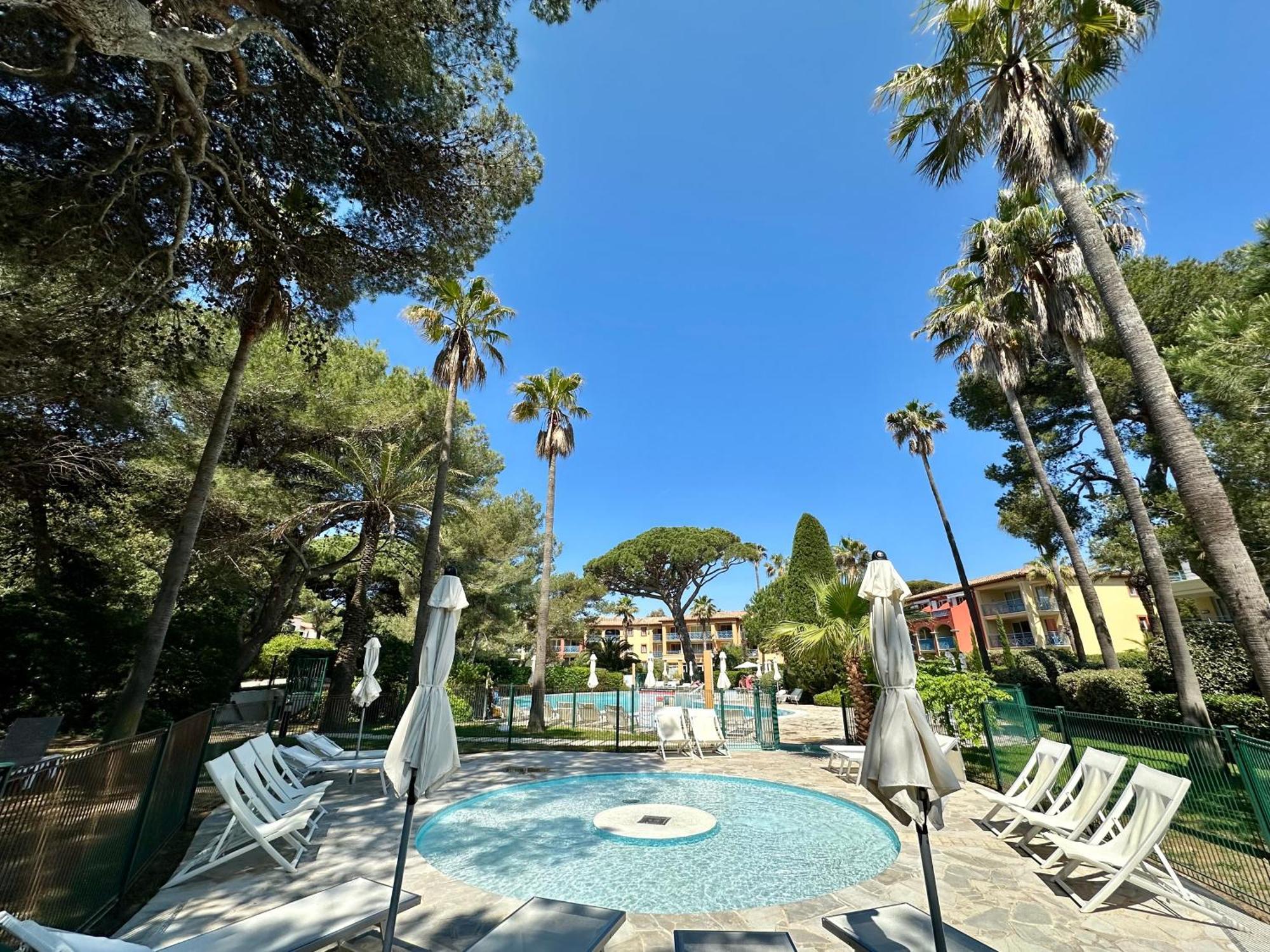 Badine Beach 5P Plage Piscine Balneo Clim Jardin Exotique Hyeres Exterior photo